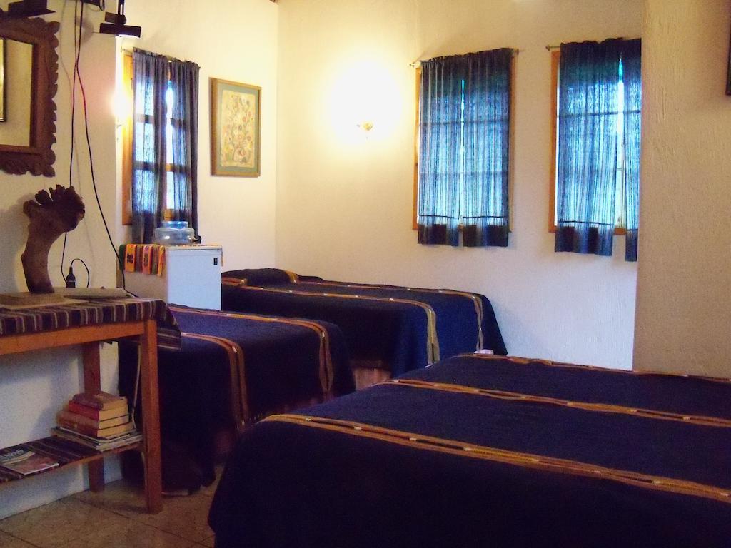 Posada Los Encuentros Panajachel Habitación foto